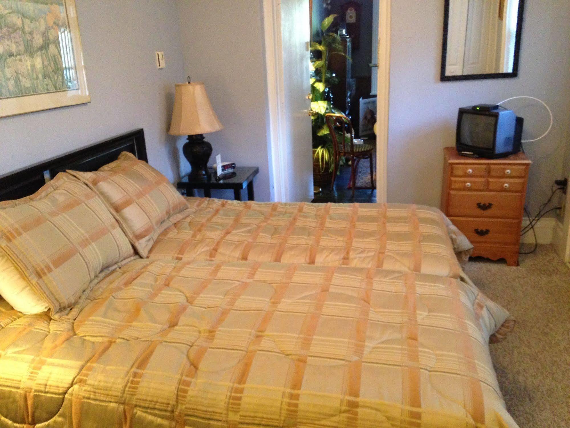 Trinity House Inn Gananoque Dış mekan fotoğraf
