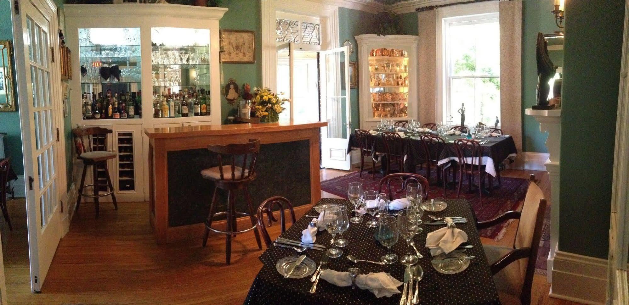 Trinity House Inn Gananoque Dış mekan fotoğraf