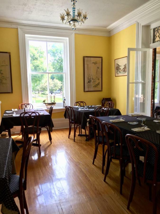 Trinity House Inn Gananoque Dış mekan fotoğraf
